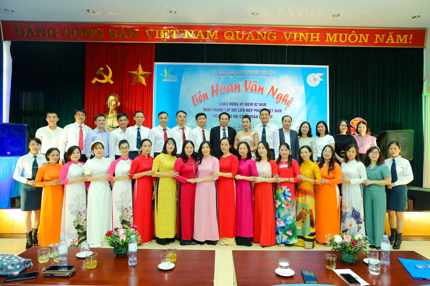 Liên hoan văn nghệ chào mừng kỷ niệm 92 năm ngày thành lập hội liên hiệp phụ nữ Việt Nam tiến tới đại hội công đoàn các cấp