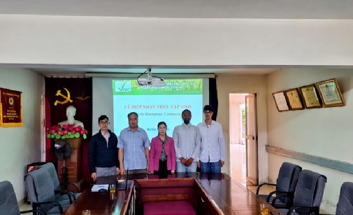 Trung tâm Tài nguyên thực vật tiếp nhận thực tập sinh quốc tế từ Pháp