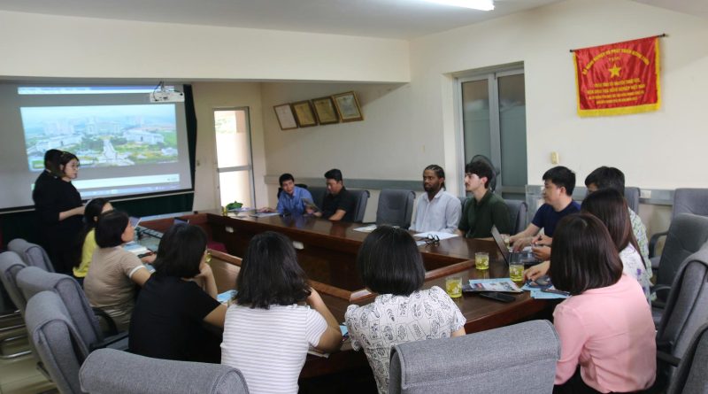 Chuyến thăm và làm việc của chuyên gia Ấn Độ tại Trung tâm Tài nguyên thực vật