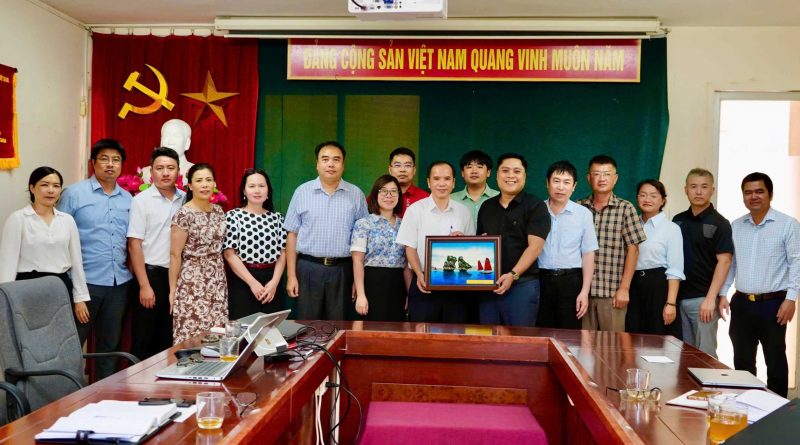Chuyến thăm và làm việc của Đoàn công tác Sở Khoa học và Công nghệ tỉnh Quảng Ninh tại Trung tâm Tài nguyên thực vật